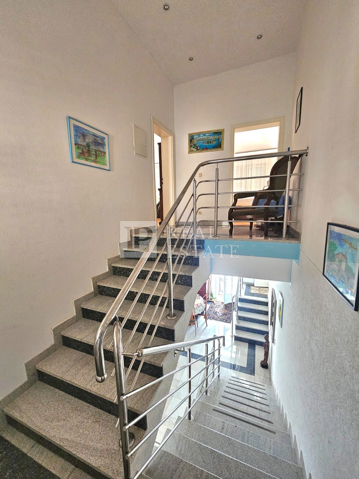 CRIKVENICA - stanovanjski objekt z 8 apartmaji