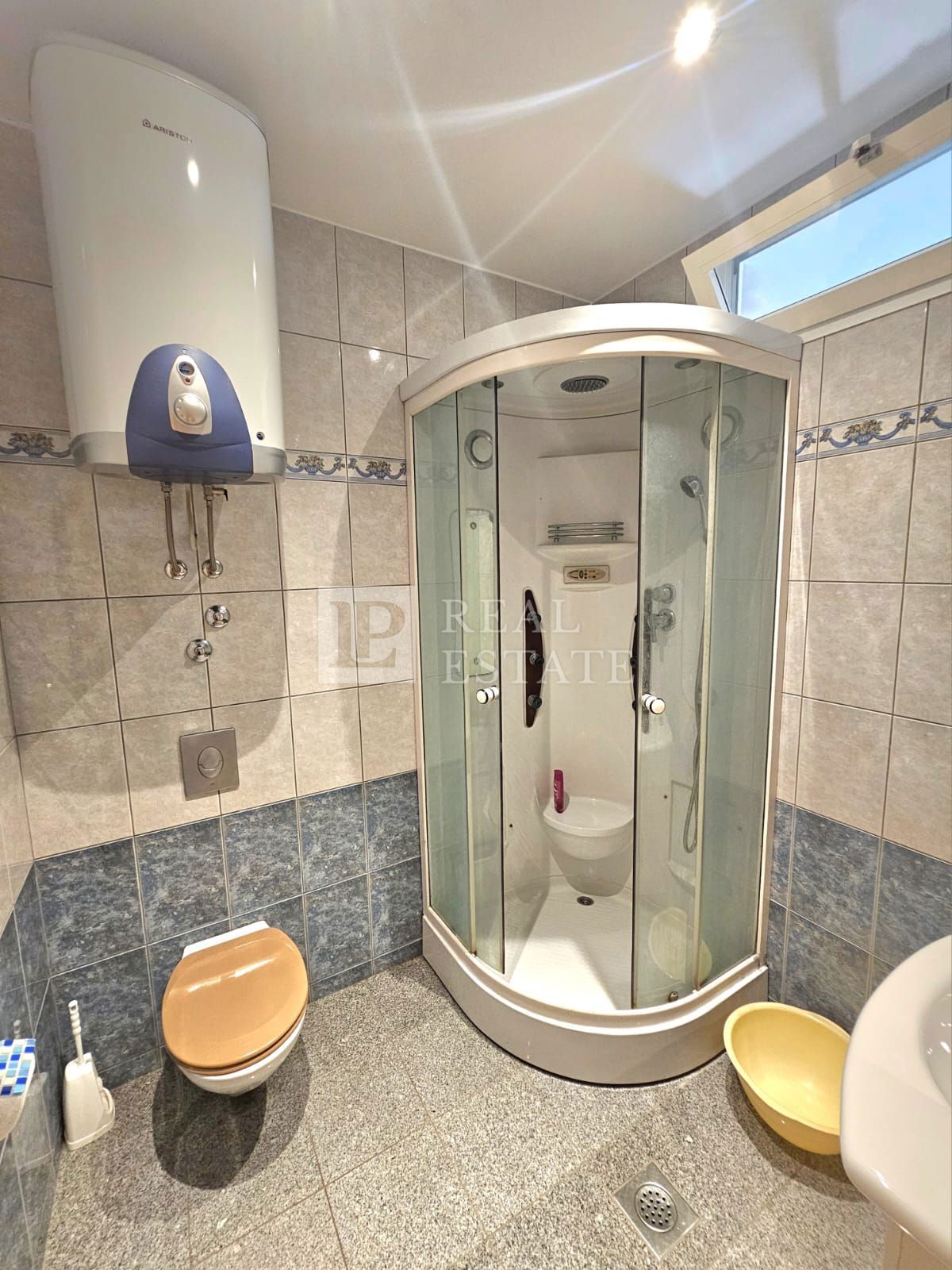 CRIKVENICA - stanovanjski objekt z 8 apartmaji