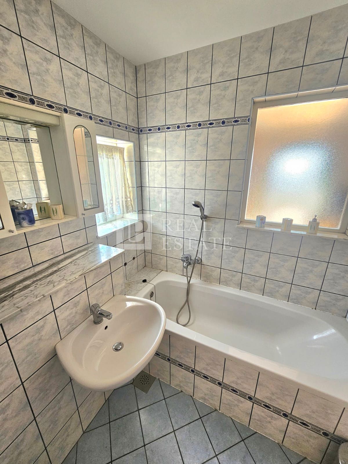 CRIKVENICA - stanovanjski objekt z 8 apartmaji