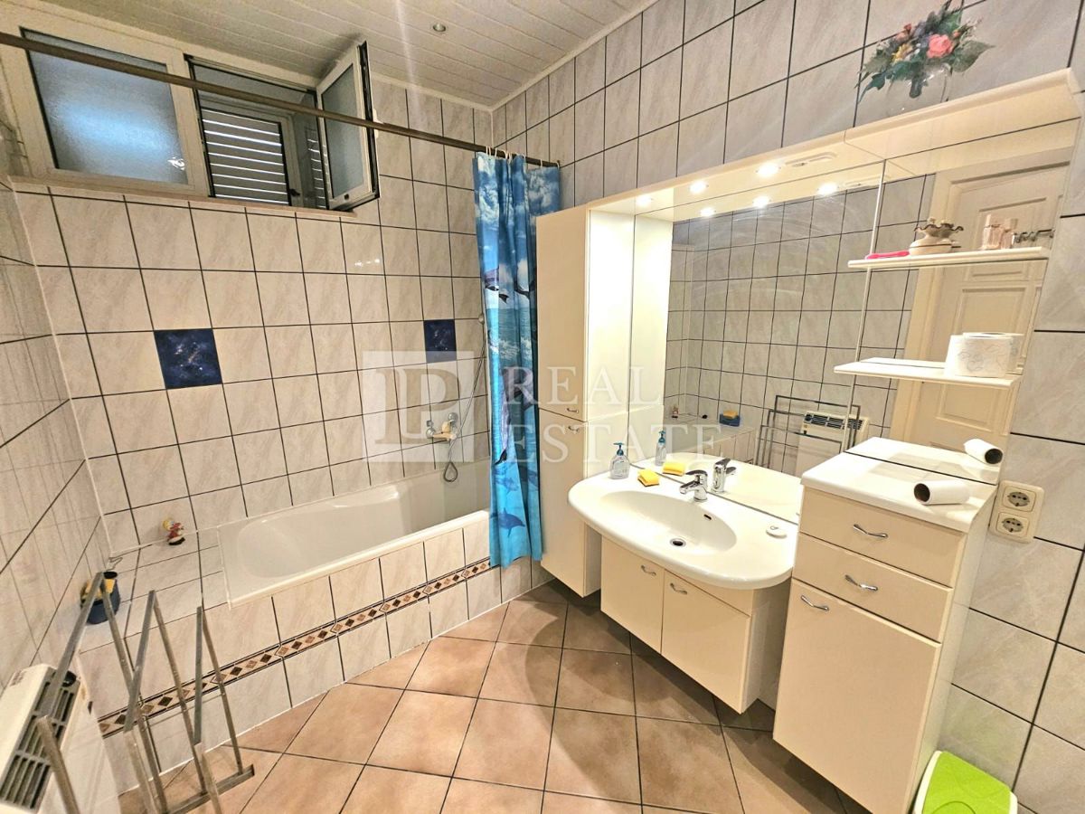 CRIKVENICA - stanovanjski objekt z 8 apartmaji