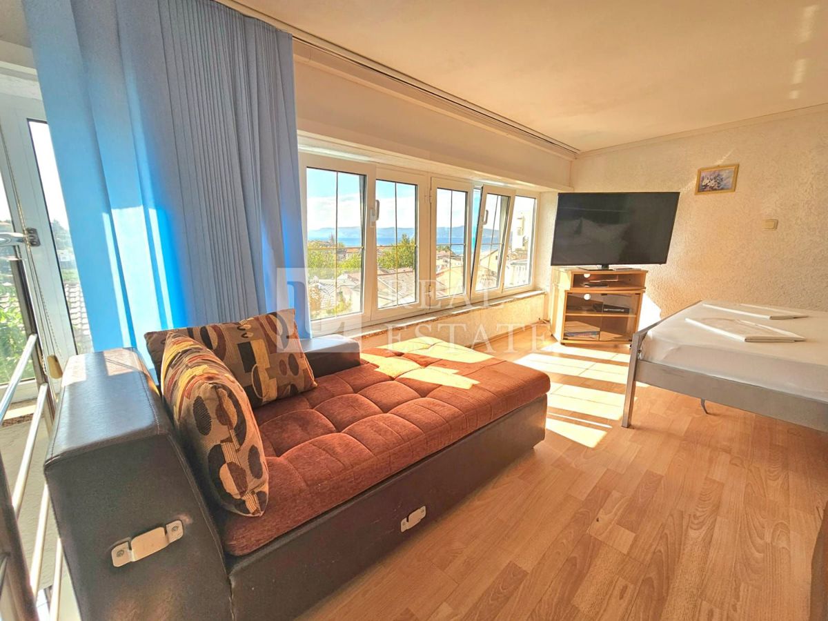 CRIKVENICA - stanovanjski objekt z 8 apartmaji