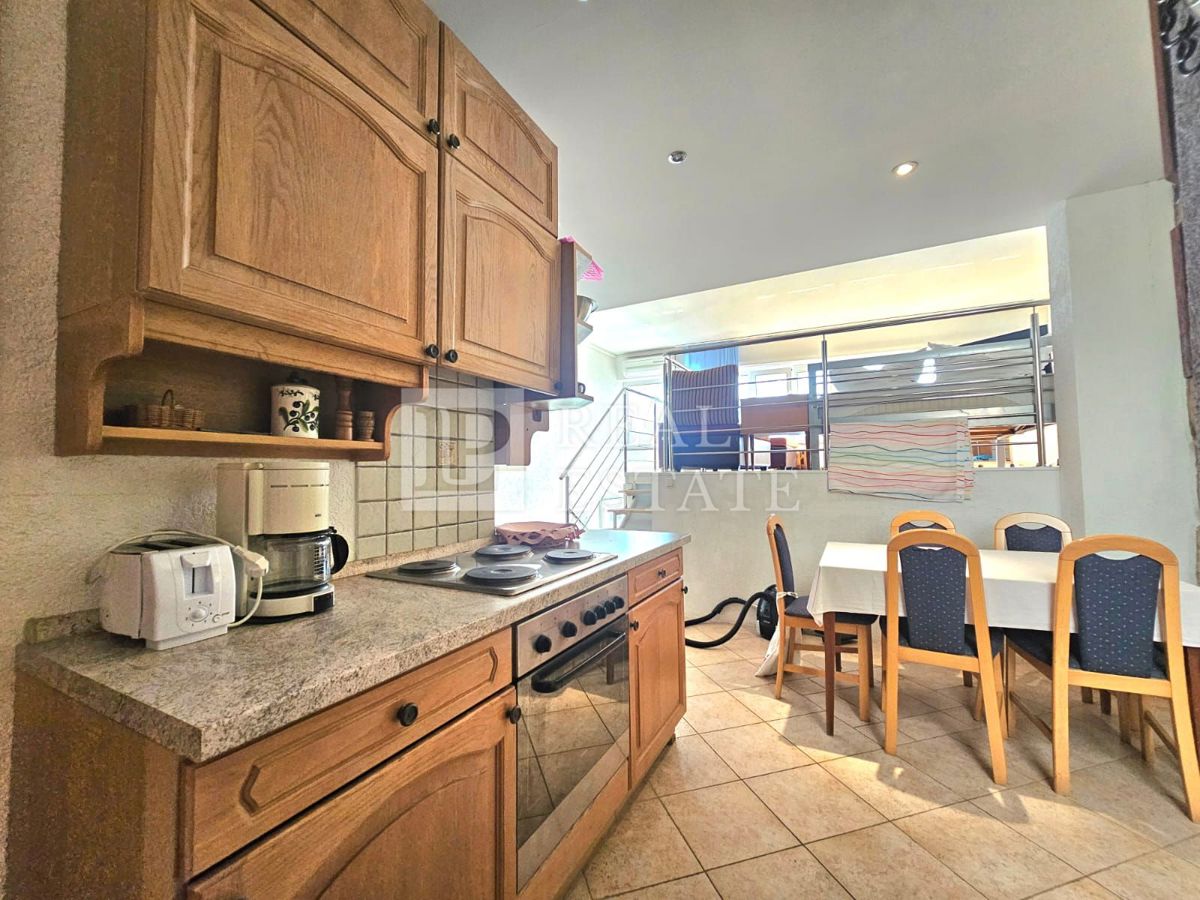 CRIKVENICA - stanovanjski objekt z 8 apartmaji
