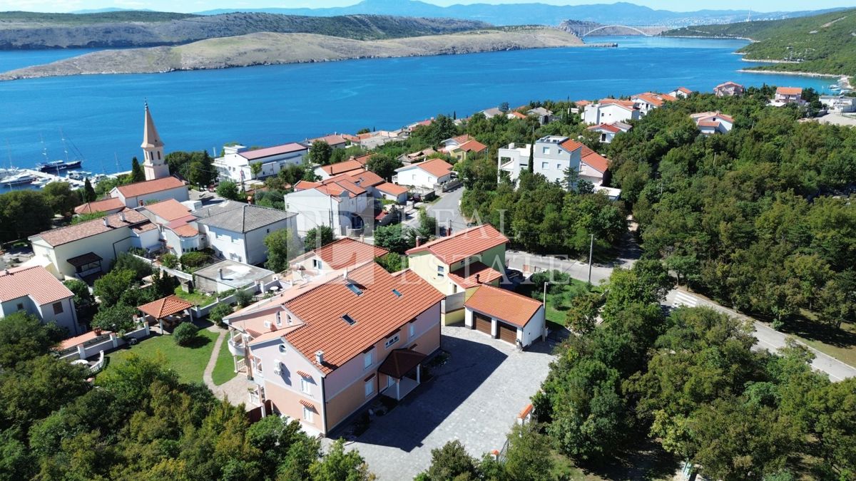 JADRANOVO - EKSKLUZIVNA PRODAJA - stanovanje s teraso in kletjo na fantastični lokaciji