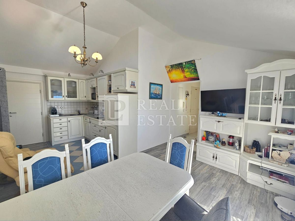 JADRANOVO – EKSKLUZIVNA PRODAJA – 2-sobno stanovanje, 200 metrov od morja