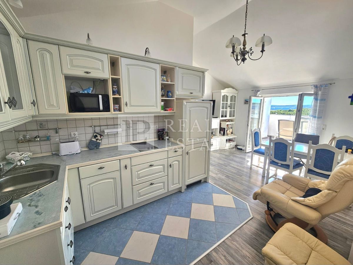 JADRANOVO – EKSKLUZIVNA PRODAJA – 2-sobno stanovanje, 200 metrov od morja