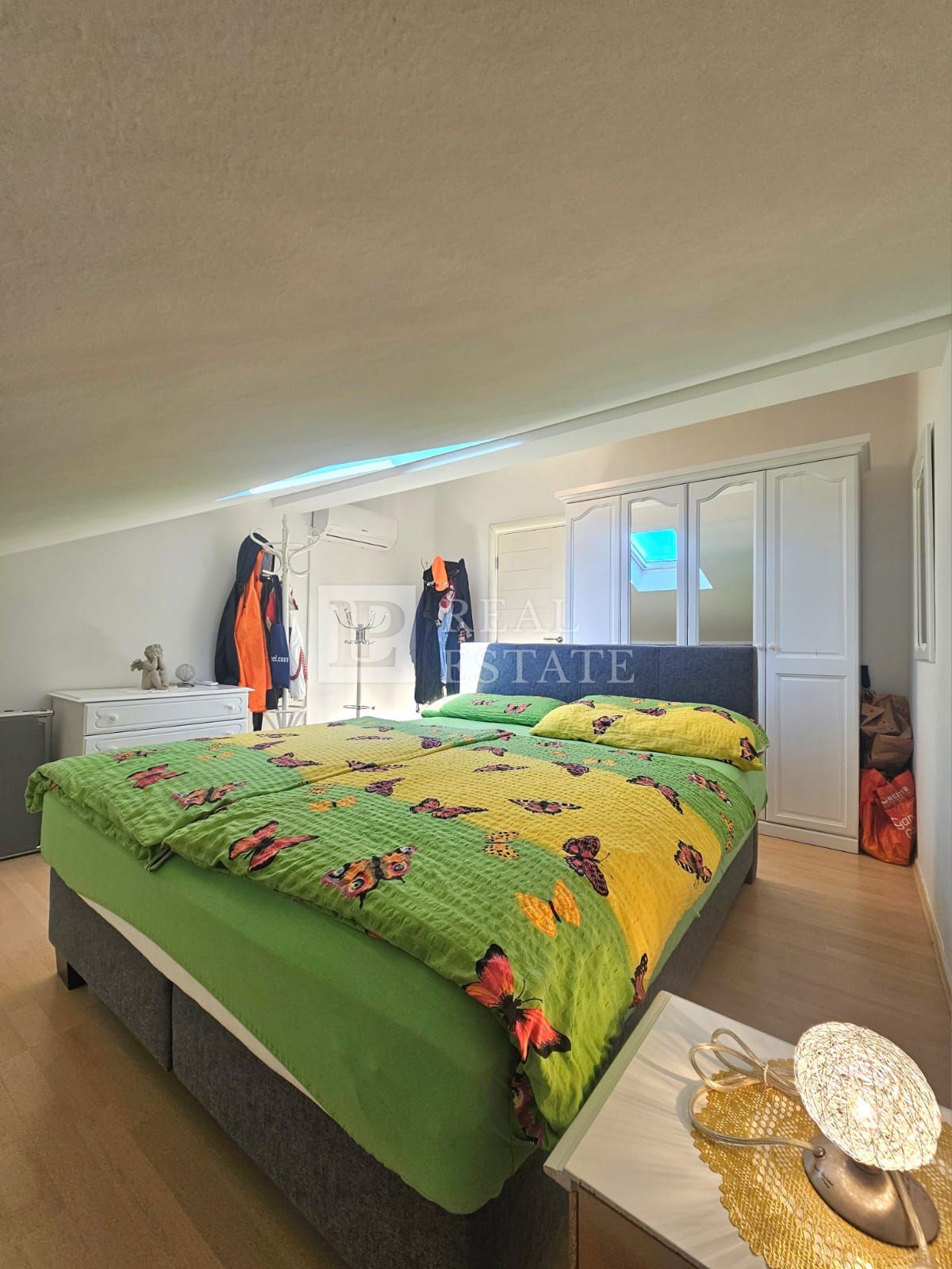 JADRANOVO – EKSKLUZIVNA PRODAJA – 2-sobno stanovanje, 200 metrov od morja