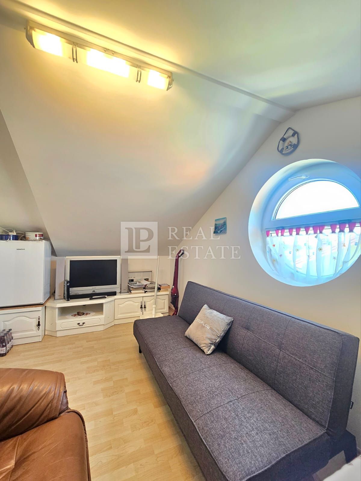 JADRANOVO – EKSKLUZIVNA PRODAJA – 2-sobno stanovanje, 200 metrov od morja