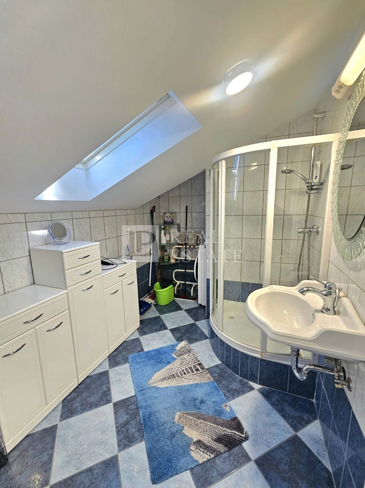 JADRANOVO – EKSKLUZIVNA PRODAJA – 2-sobno stanovanje, 200 metrov od morja