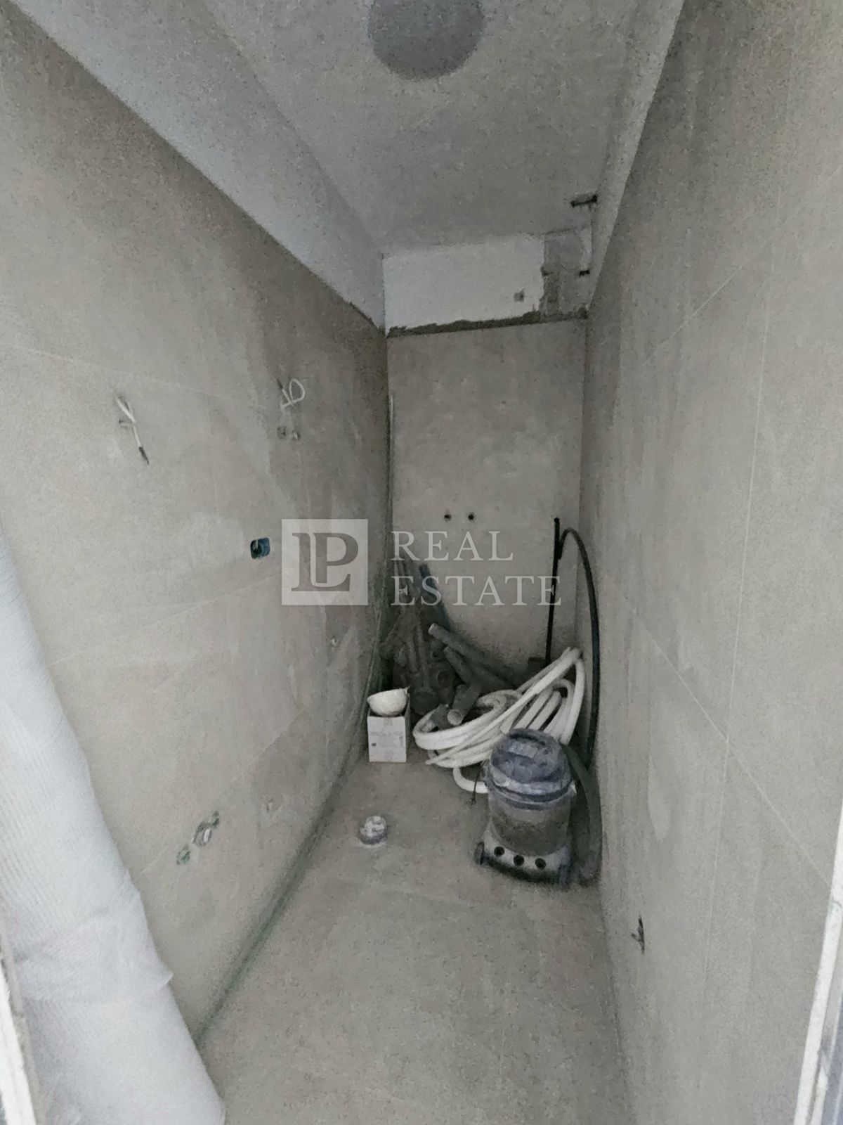 CRIKVENICA - enosobno stanovanje v bližini vseh storitev