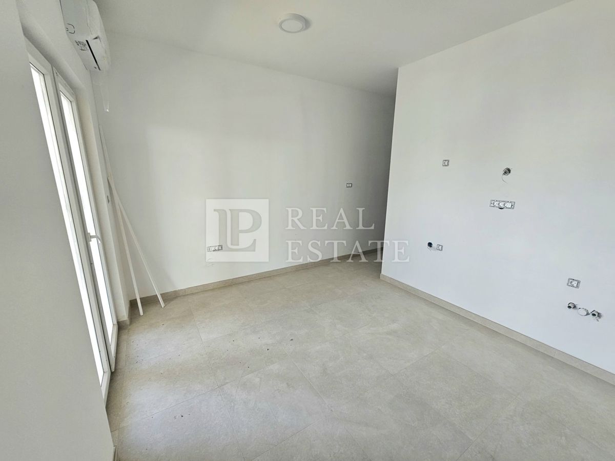 CRIKVENICA - enosobno stanovanje v bližini vseh storitev