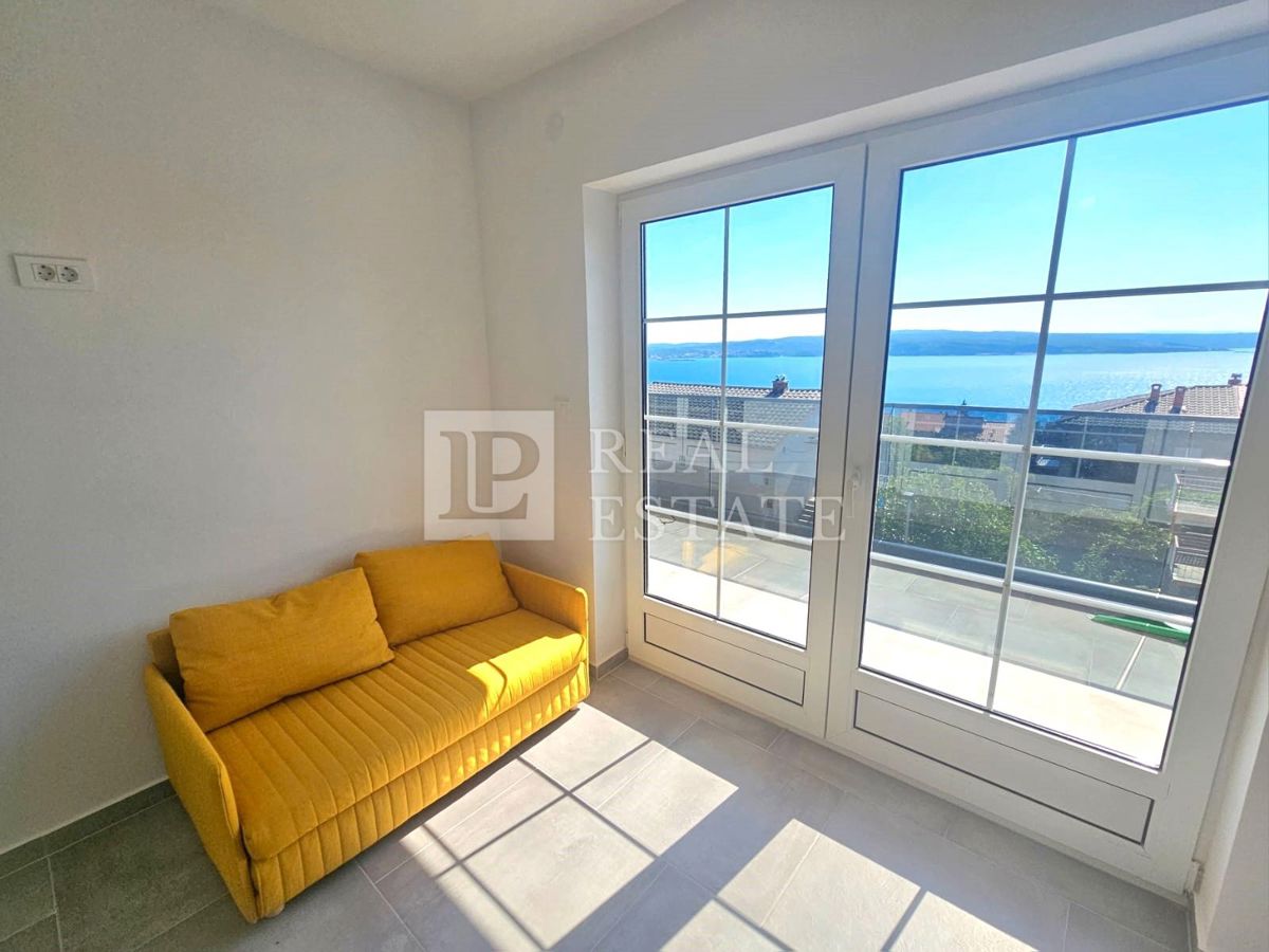 CRIKVENICA - dvosobni apartma s pogledom na morje