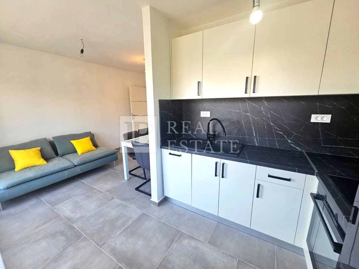 CRIKVENICA - dvosobni apartma s pogledom na morje