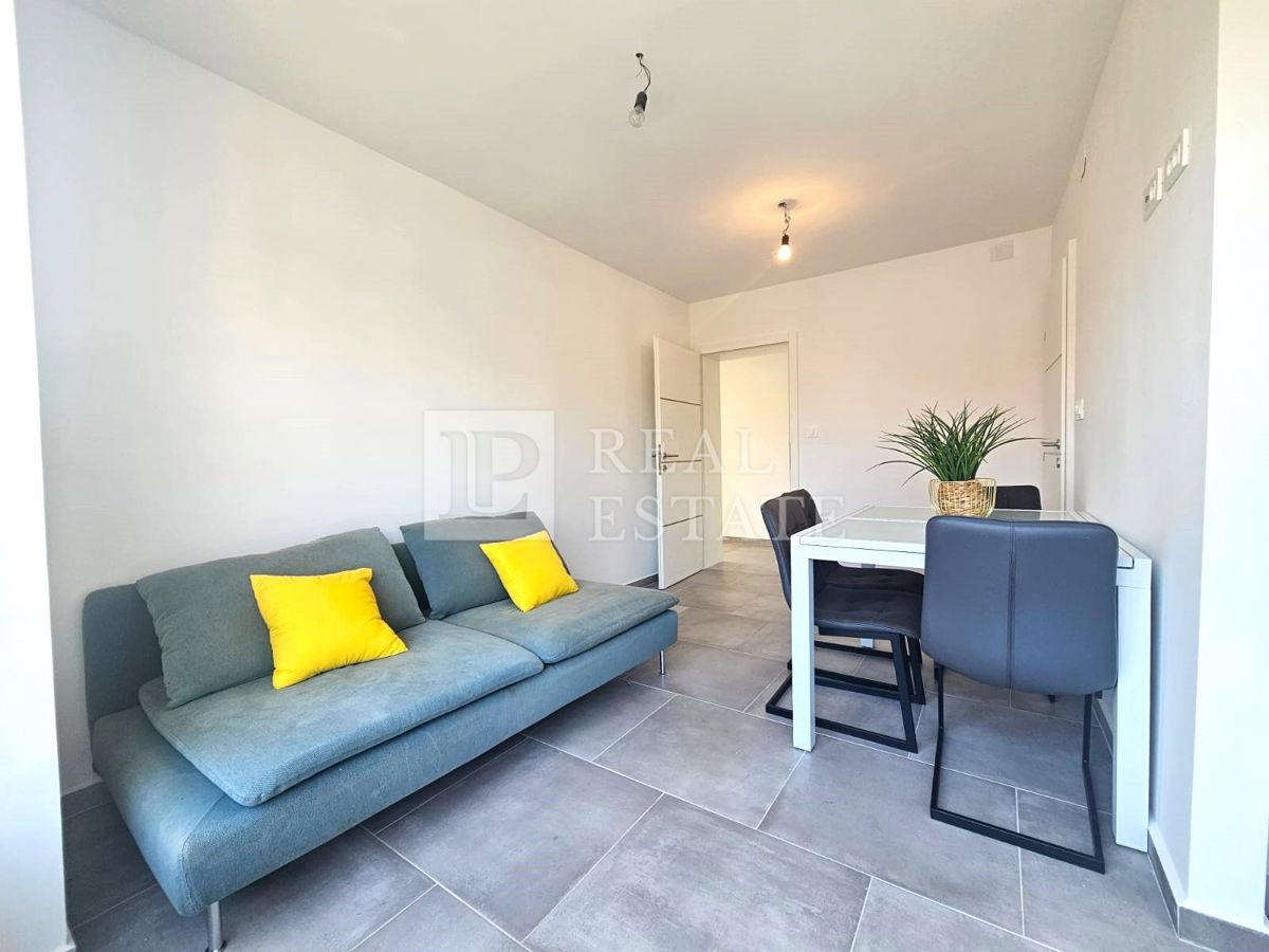 CRIKVENICA - dvosobni apartma s pogledom na morje