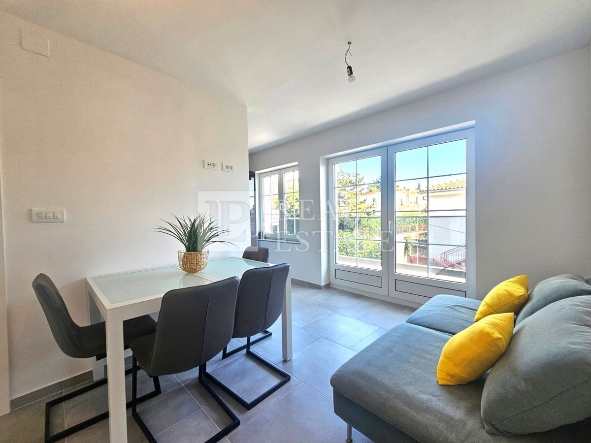 CRIKVENICA - dvosobni apartma s pogledom na morje