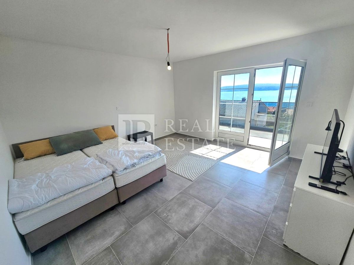 CRIKVENICA - dvosobni apartma s pogledom na morje