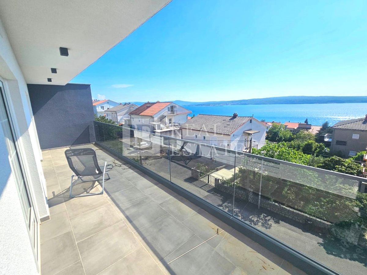CRIKVENICA - dvosobni apartma s pogledom na morje