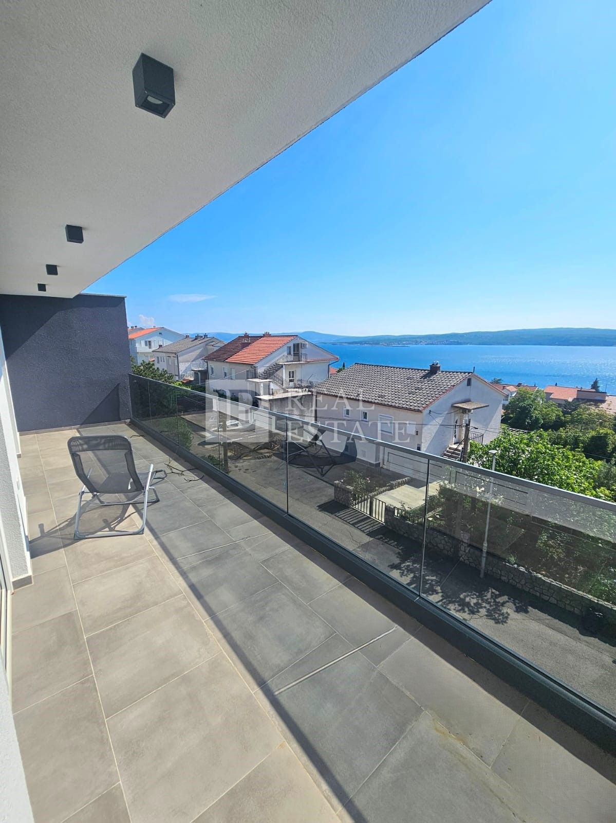 CRIKVENICA - dvosobni apartma s pogledom na morje