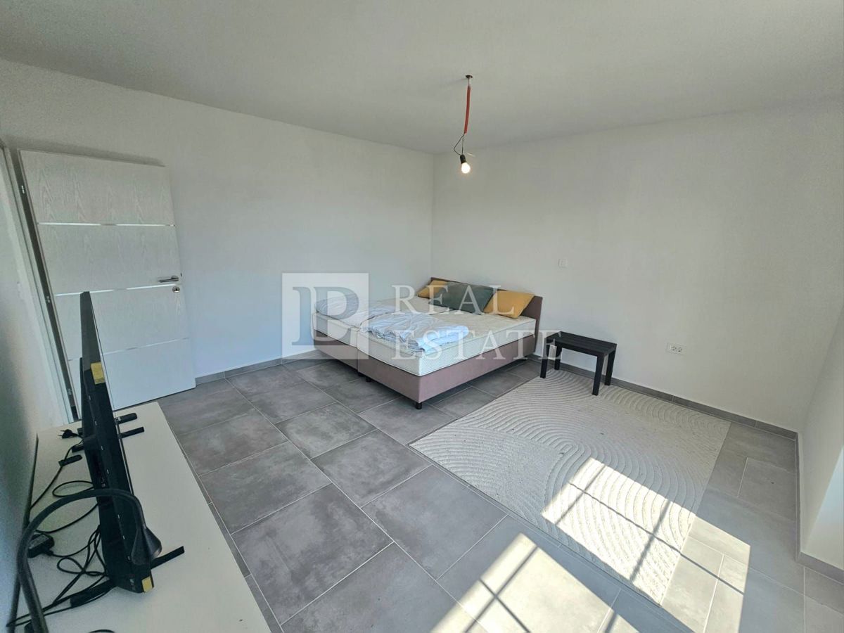 CRIKVENICA - dvosobni apartma s pogledom na morje