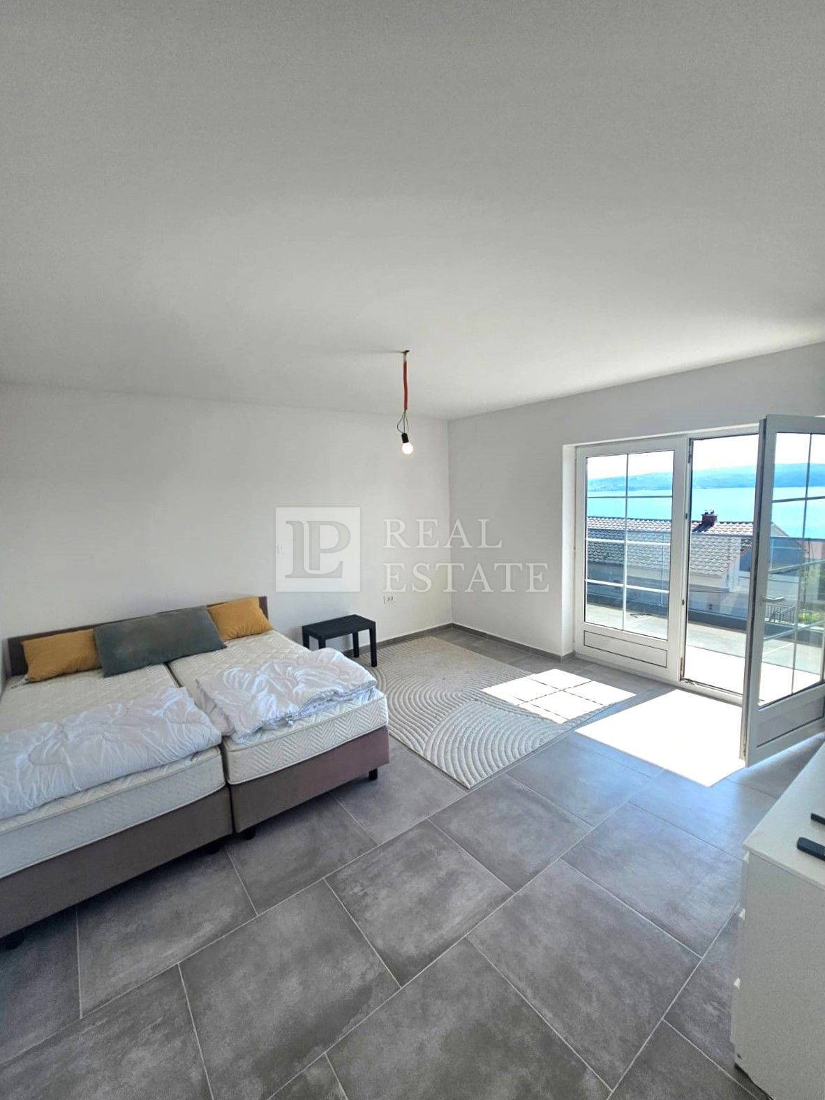 CRIKVENICA - dvosobni apartma s pogledom na morje