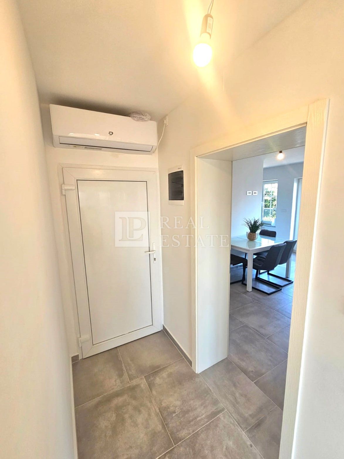 CRIKVENICA - dvosobni apartma s pogledom na morje