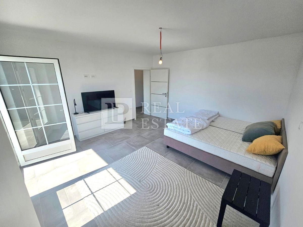 CRIKVENICA - dvosobni apartma s pogledom na morje