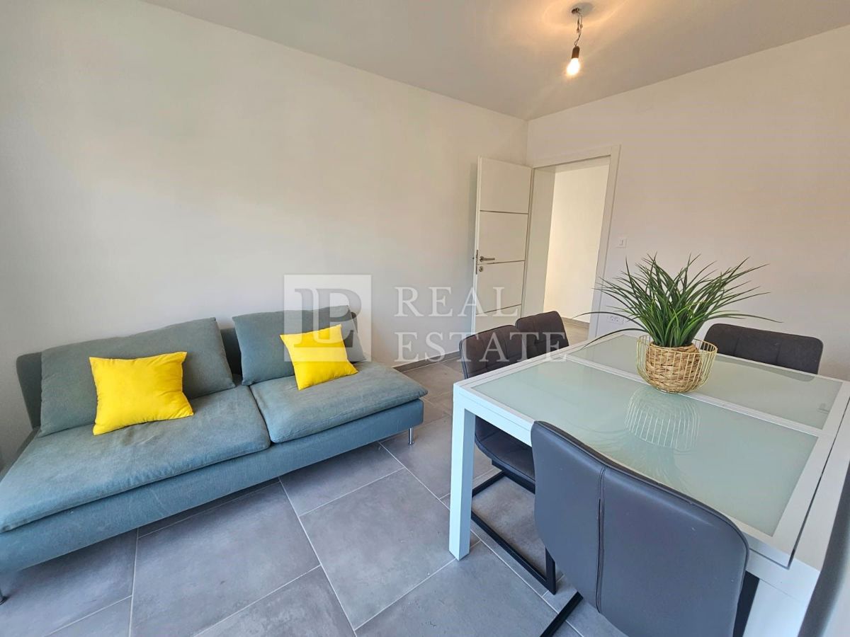 CRIKVENICA - dvosobni apartma s pogledom na morje