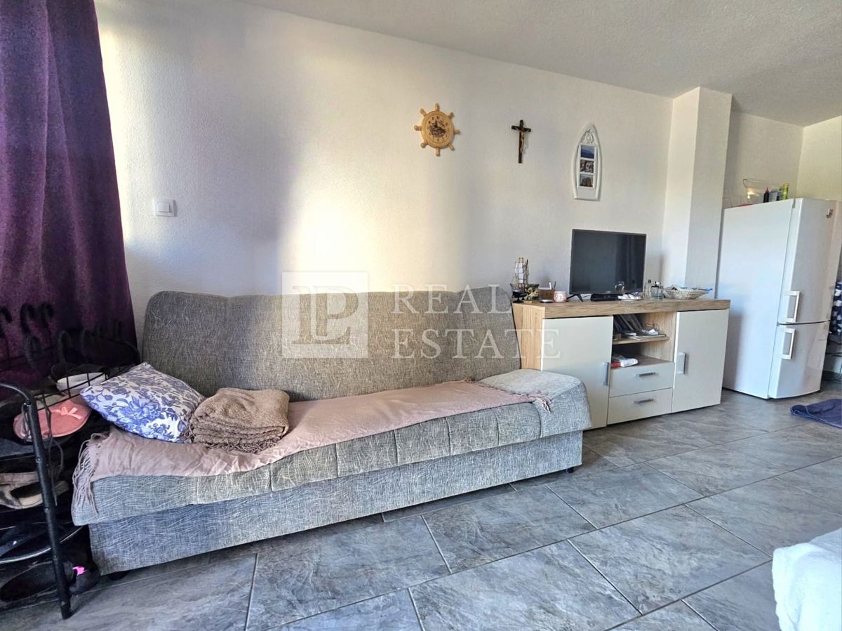 NOVI VINODOLSKI - trosobno stanovanje 150 metrov od morja