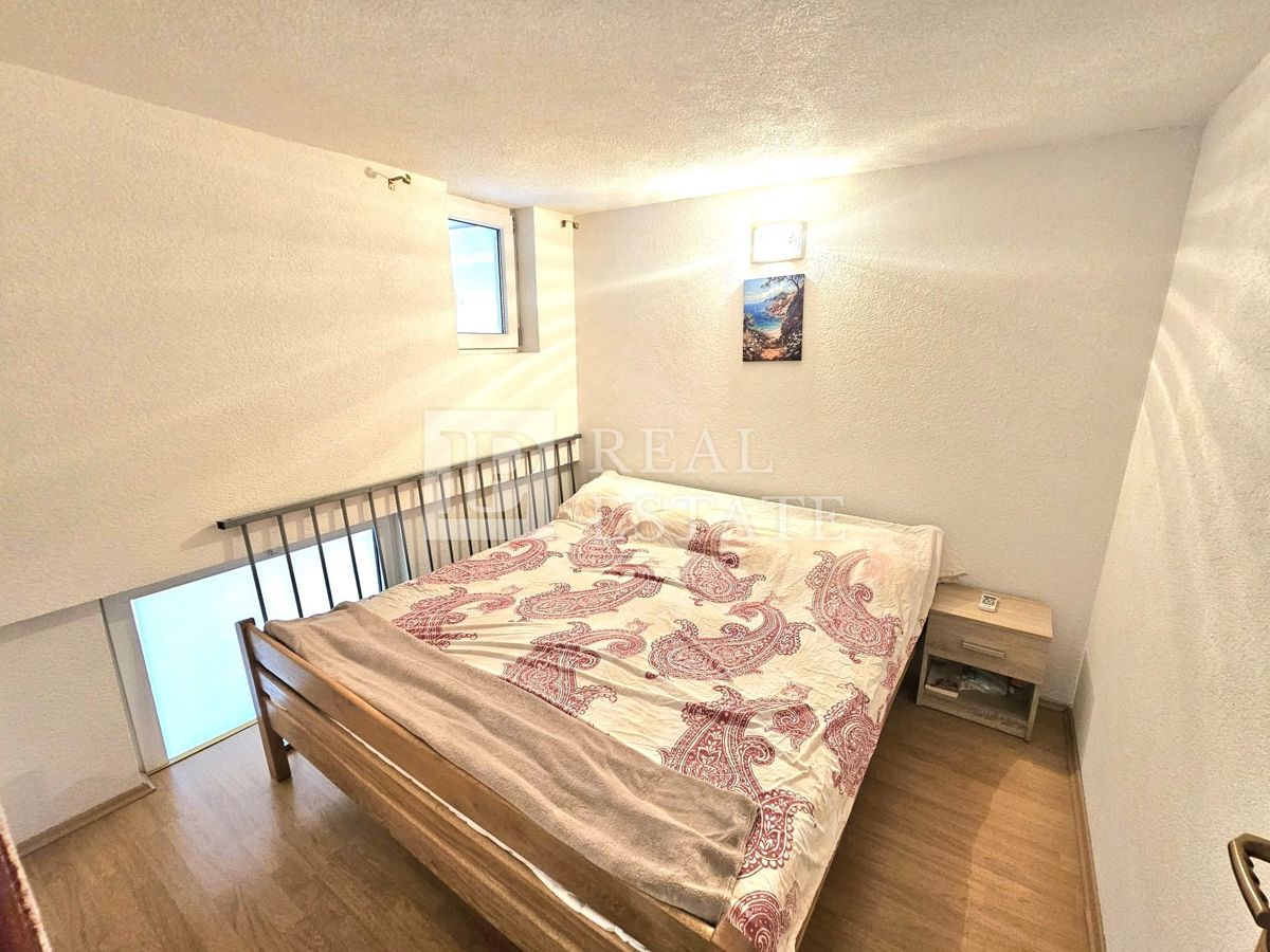 NOVI VINODOLSKI - trosobno stanovanje 150 metrov od morja