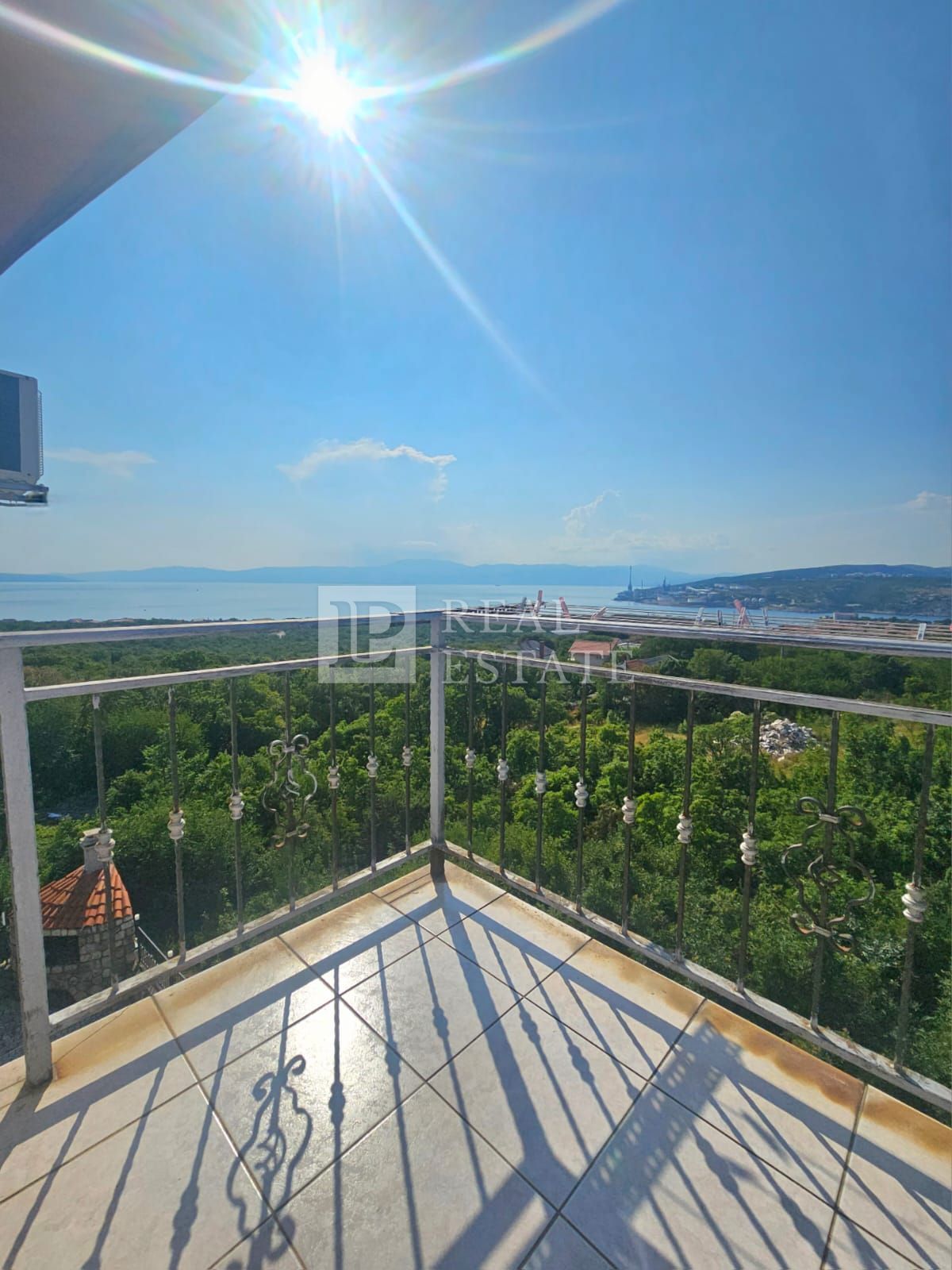 KRALJEVICA - dvonadstropno stanovanje s panoramskim pogledom na morje