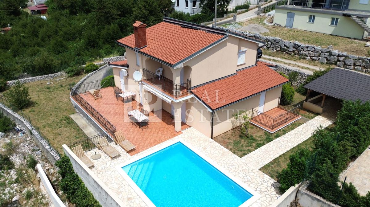 ŠMRIKA - samostojna hiša z bazenom