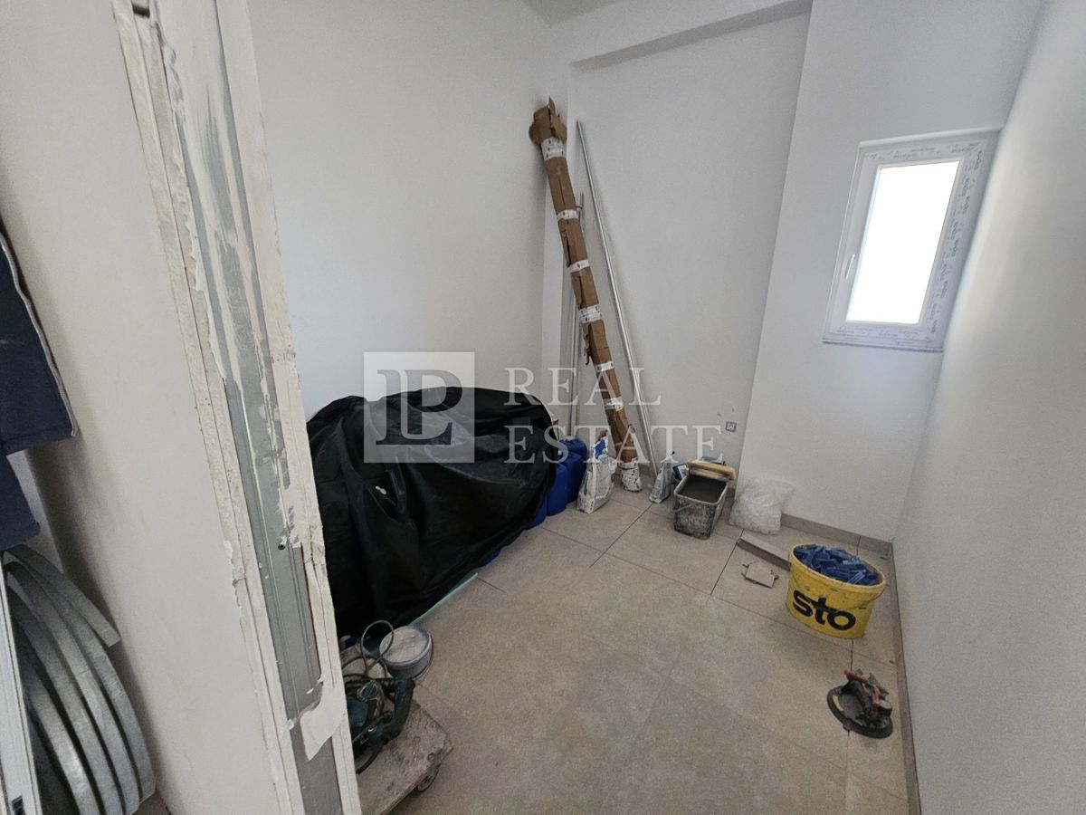CRIKVENICA - Apartma z 1 spalnico in dnevno sobo z zasebnim parkirnim mestom