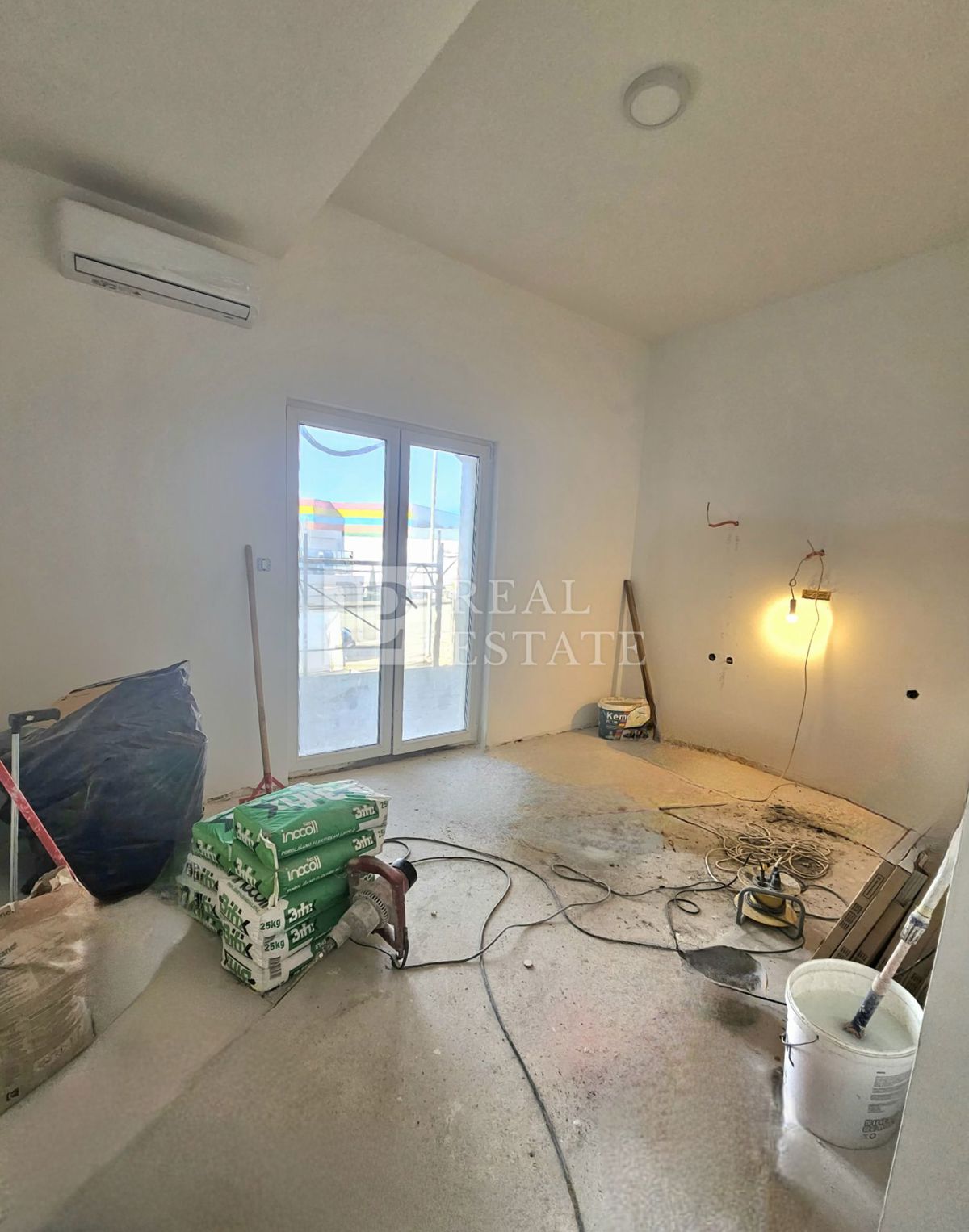 CRIKVENICA - Apartma z 1 spalnico in dnevno sobo z zasebnim parkirnim mestom