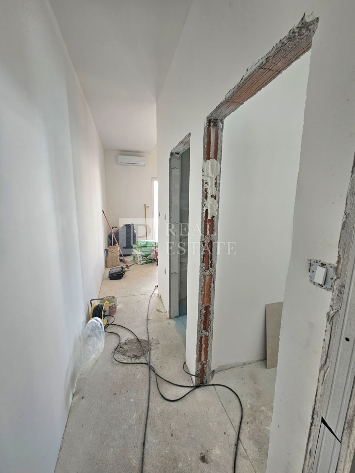 CRIKVENICA - Apartma z 1 spalnico in dnevno sobo z zasebnim parkirnim mestom