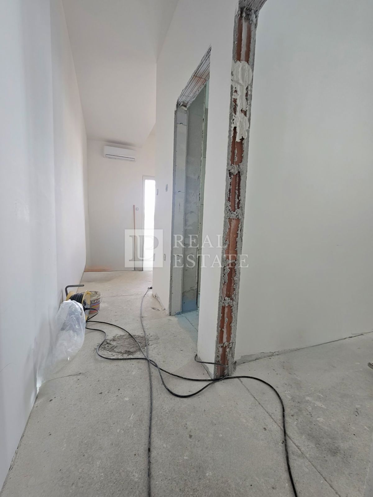 CRIKVENICA - Apartma z 1 spalnico in dnevno sobo z zasebnim parkirnim mestom