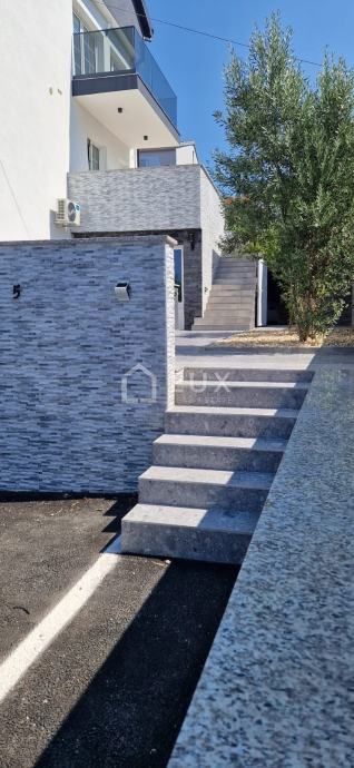 CRIKVENICA - stanovanje, visoko pritličje, 47m2
