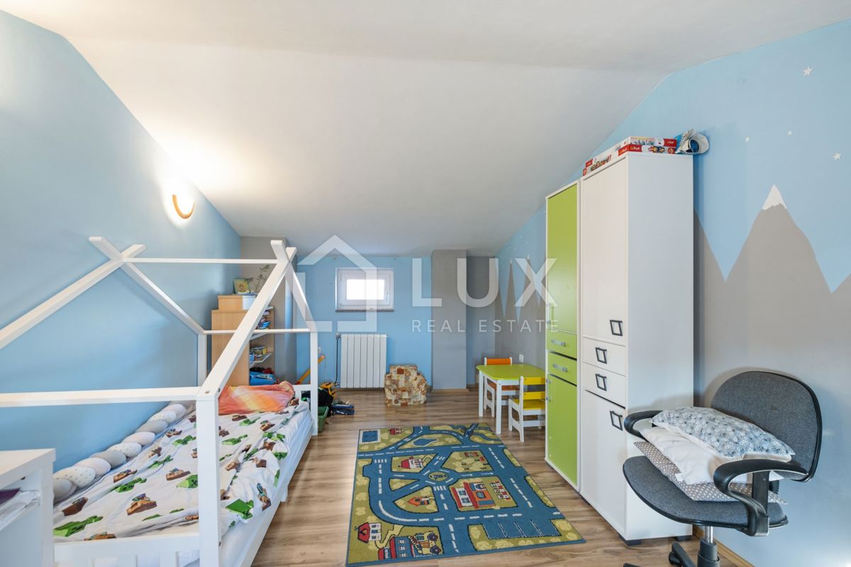 LIŽNJAN - družinska hiša blizu morja