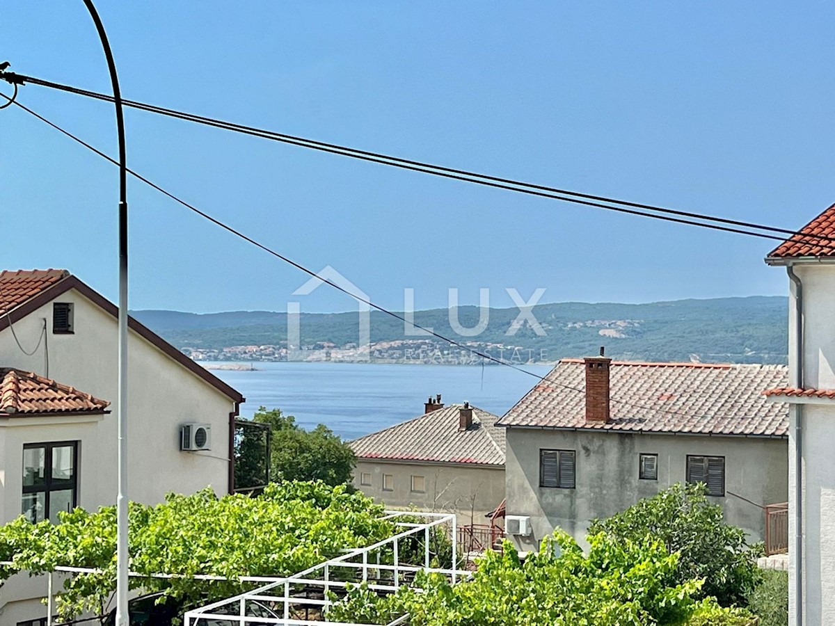 CRIKVENICA - hiša z dvema apartmajema in vrtom