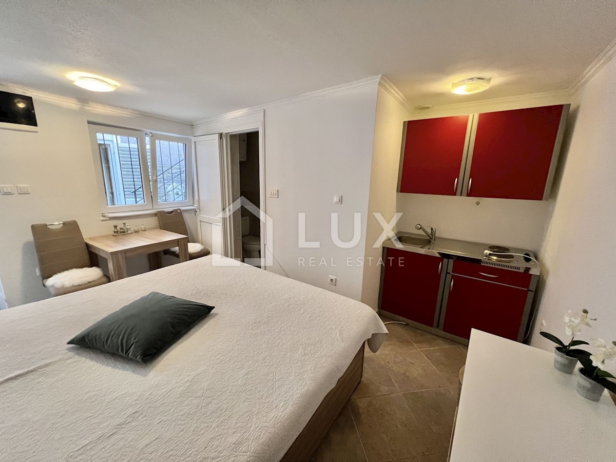 CRIKVENICA - dva apartmaja v centru mesta