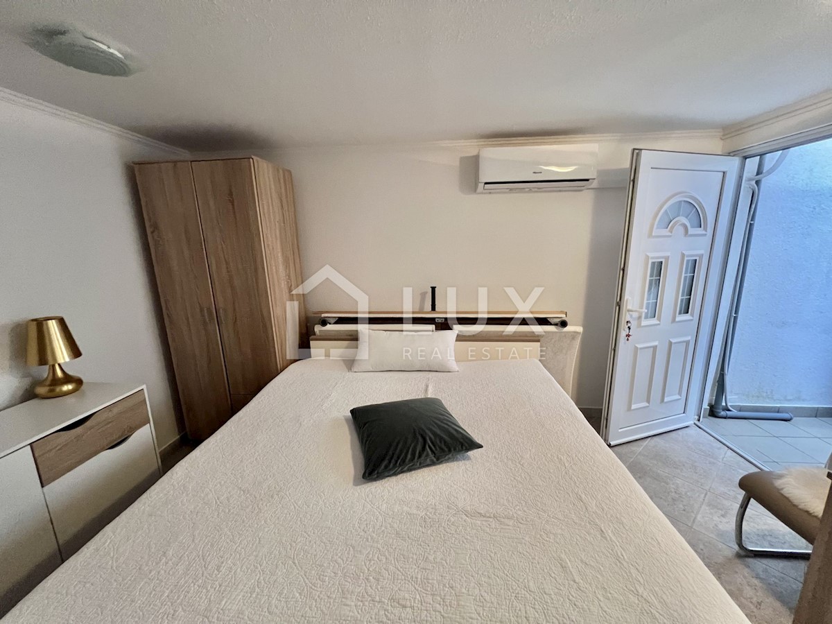 CRIKVENICA - dva apartmaja v centru mesta