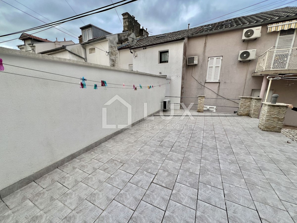 CRIKVENICA - dva apartmaja v centru mesta