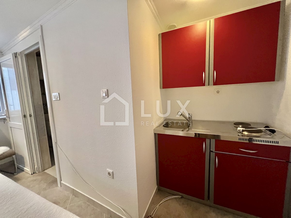 CRIKVENICA - dva apartmaja v centru mesta