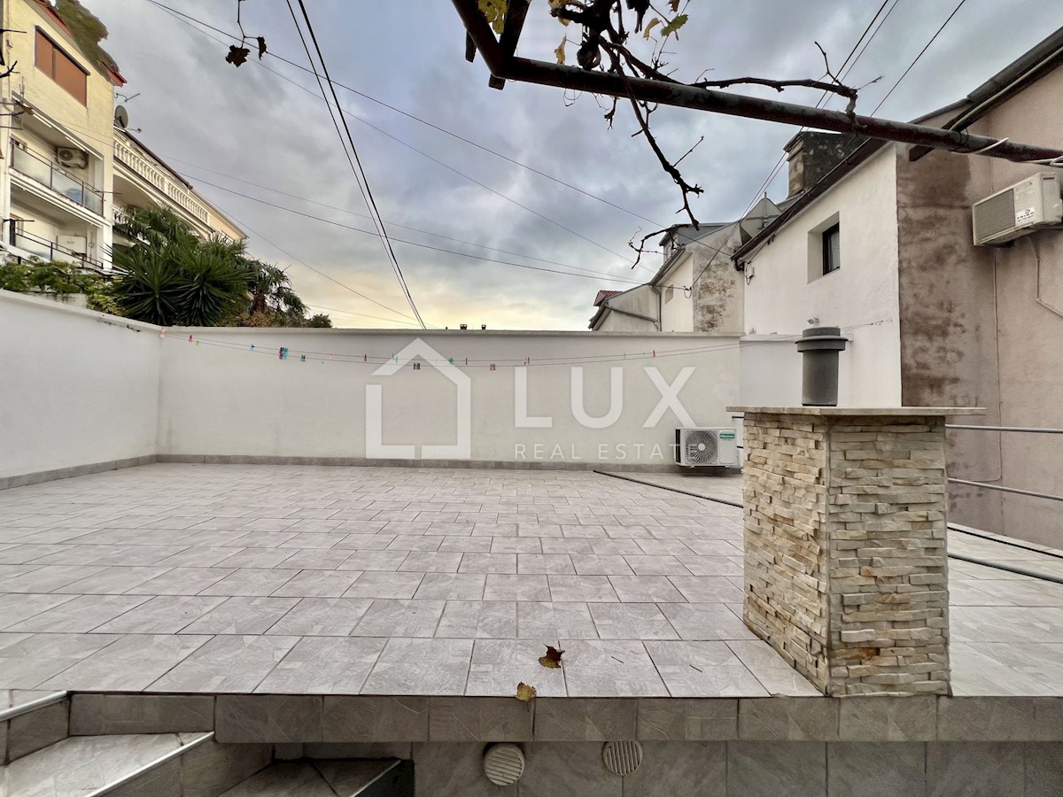 CRIKVENICA - dva apartmaja v centru mesta