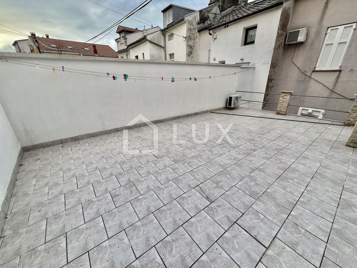 CRIKVENICA - dva apartmaja v centru mesta