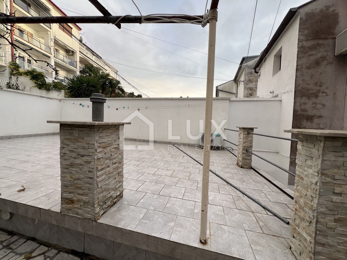 CRIKVENICA - dva apartmaja v centru mesta