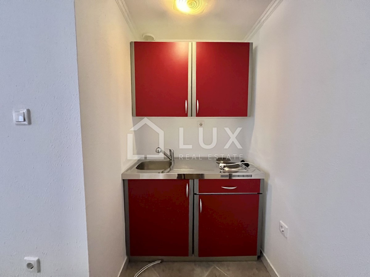CRIKVENICA - dva apartmaja v centru mesta