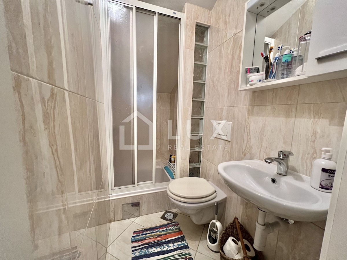 CRIKVENICA - dva apartmaja v centru mesta