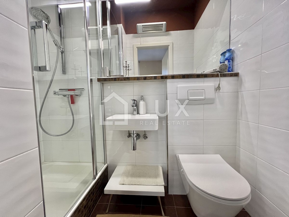 CRIKVENICA - hiša s tremi apartmaji v centru mesta