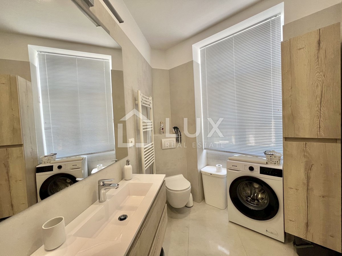 CRIKVENICA - hiša s tremi apartmaji v centru mesta