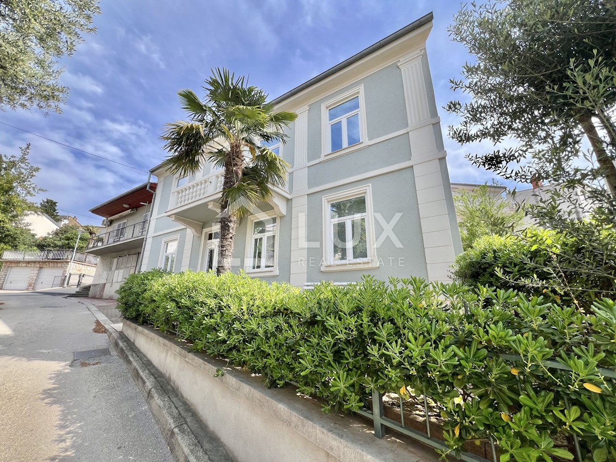 CRIKVENICA - hiša s tremi apartmaji v centru mesta