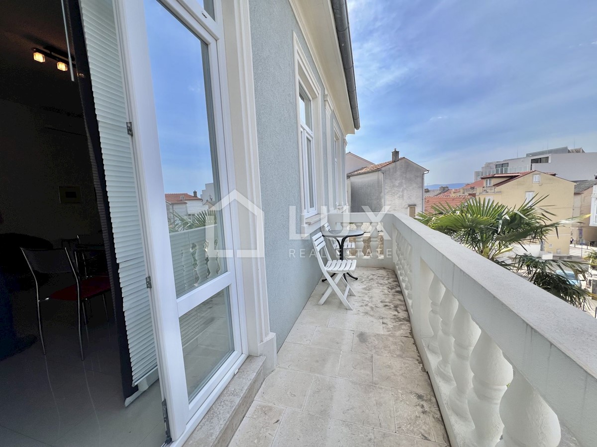 CRIKVENICA - hiša s tremi apartmaji v centru mesta